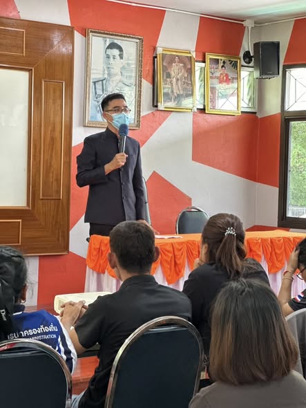 วันที่ 11 พฤศจิกายน 2568
นายณรงค์ชัย ไชยโย สาธารณสุขอำเภอทุ่งใหญ่ พร้อมด้วยนายสุวพิชญ์ มวยดี ผู้รับผิดชอบงานอสม.อำเภอทุ่งใหญ่ และนายธีระพงค์  พรหมกุล ผู้รับผิดชอบตำบลทุ่งใหญ่ เข้าร่วมประชุมอสม. เพื่อมอบนโยบายการขับเคลื่อนงานที่สำคัญในเดือนพฤศจิกายน และสร้างขวัญกำลังใจแก่บุคลากรและอสม. ณ รพ.สต.ตำบลทุ่งใหญ่